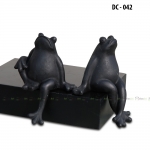 Cặp ếch ngồi đá cẩm thạch